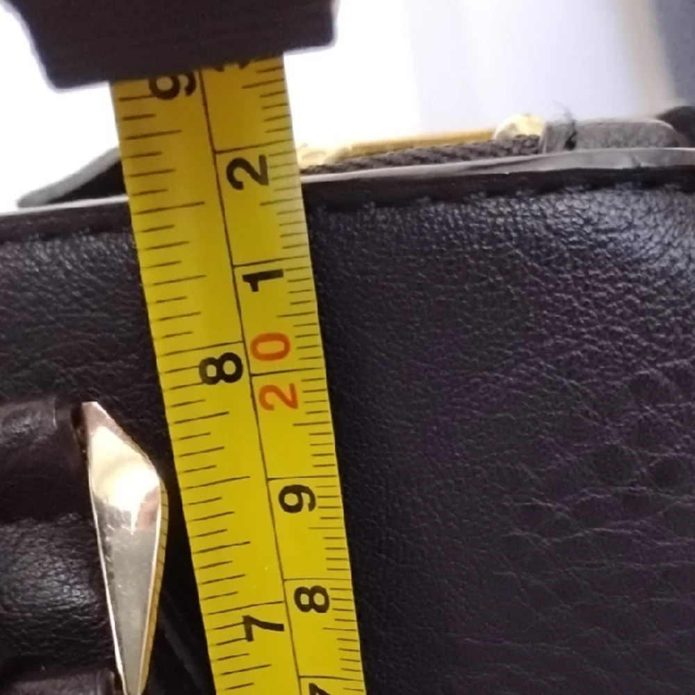 Black Women's Leather Satchel Handbag with Gold Hardware - Picture 5 of 11